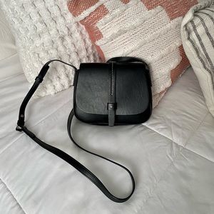 Classic black Gap crossbody bag